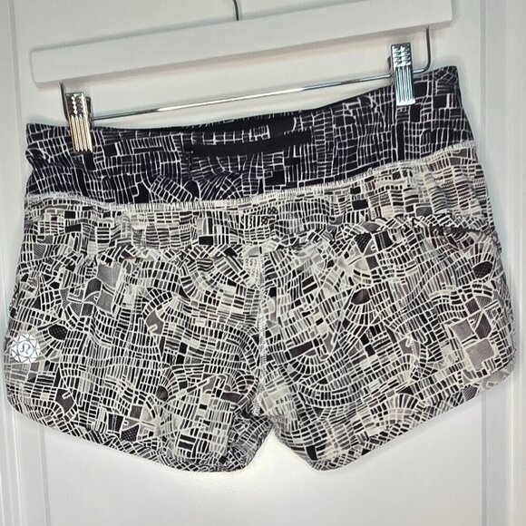 Lululemon Speed Short 2.5" - 2016 Seawheeze - 6 Grid Map Texture White Black - Picture 1 of 4